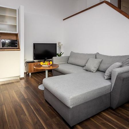 Vinosseum Bor- Es Apartmanhaz Sopron Bagian luar foto