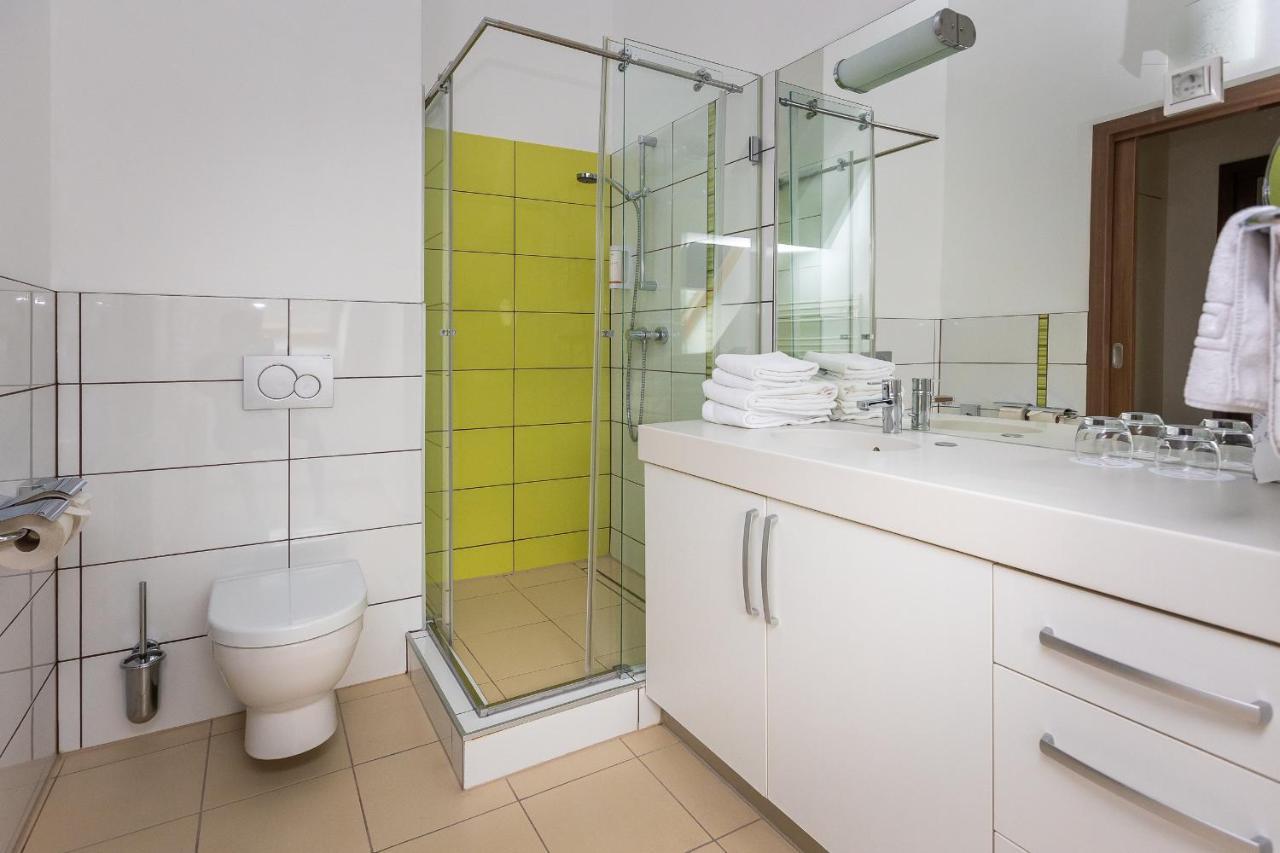 Vinosseum Bor- Es Apartmanhaz Sopron Bagian luar foto