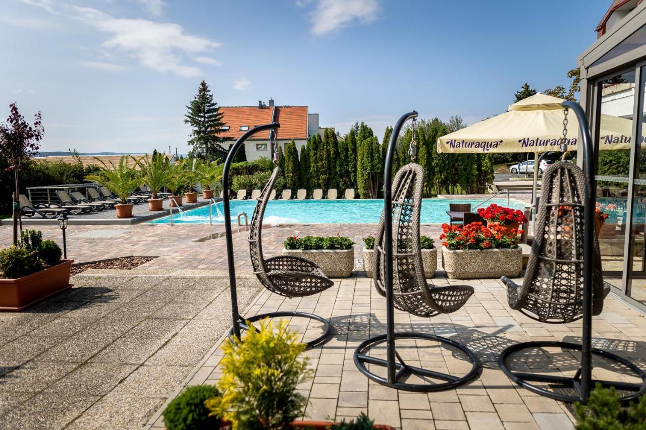 Vinosseum Bor- Es Apartmanhaz Sopron Bagian luar foto